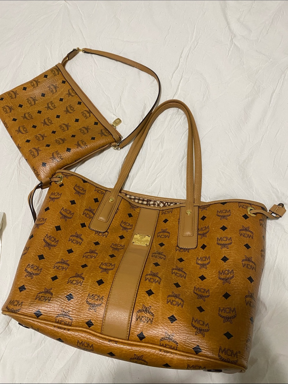 Women’s MCM reversible shoulder bag in Cognac - Picture 9 of 11